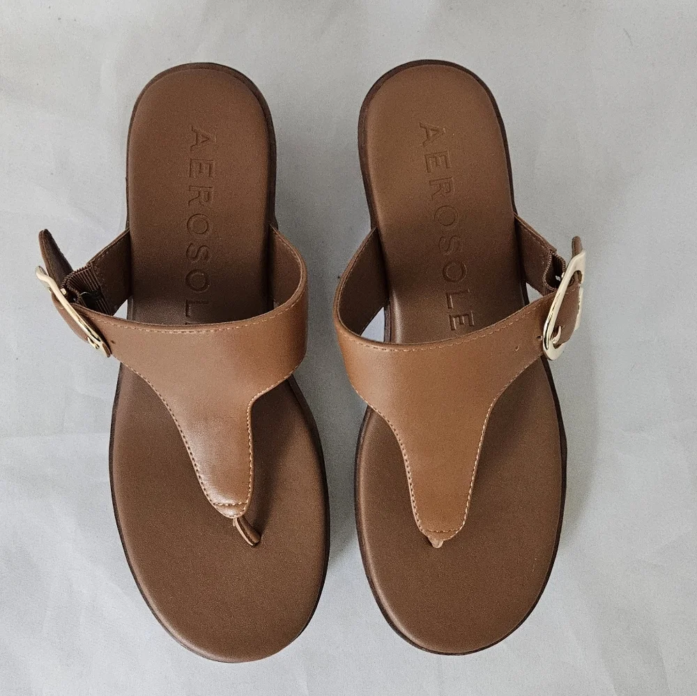 SOLD!! Aerosoles Izola Thong Sandles Tan Wedge Heel Size 8.5 NWOT - Picture 6 of 13